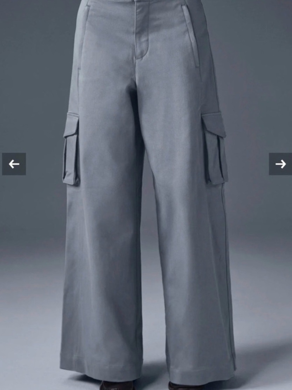 ALO Yoga Wide-Leg Cargo Pants in Gray